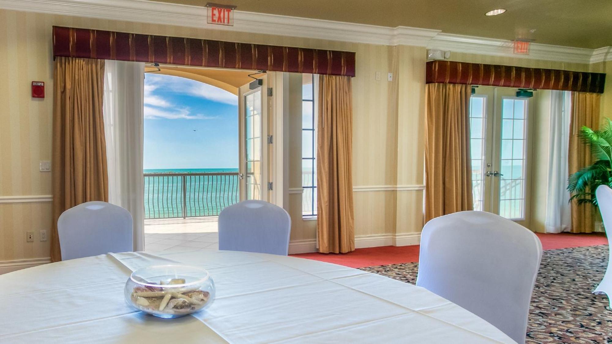 Holiday Inn & Suites Clearwater Beach By Ihg Exterior photo
